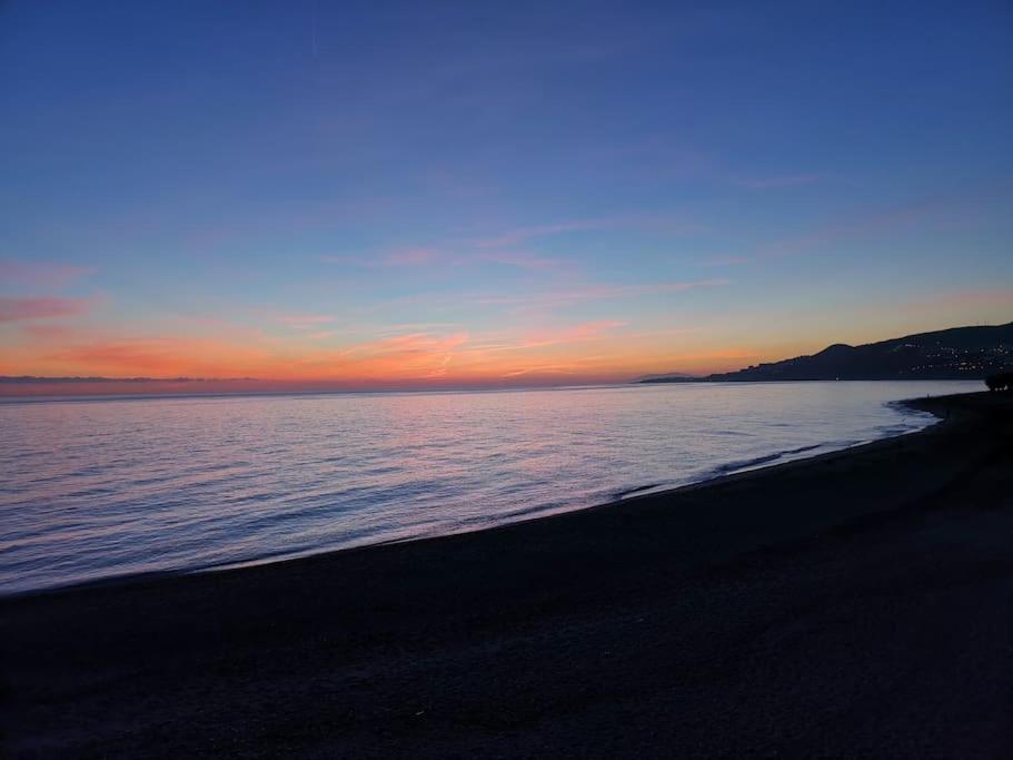 Atico Fresco Y Luminoso Con Aparcamiento Privado Appartement Nerja Buitenkant foto