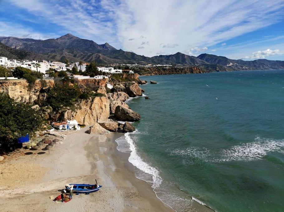 Atico Fresco Y Luminoso Con Aparcamiento Privado Appartement Nerja Buitenkant foto