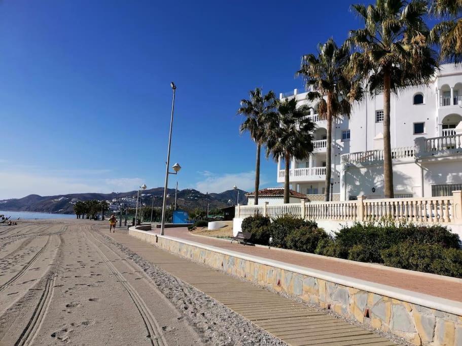 Atico Fresco Y Luminoso Con Aparcamiento Privado Appartement Nerja Buitenkant foto